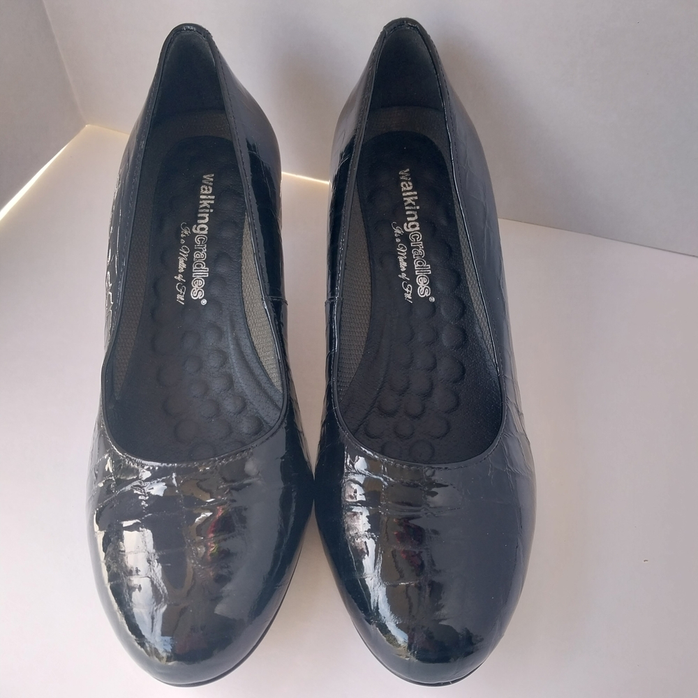 Walking Cradles‎ Black Croc-Embossed Heels - Picture 2 of 16
